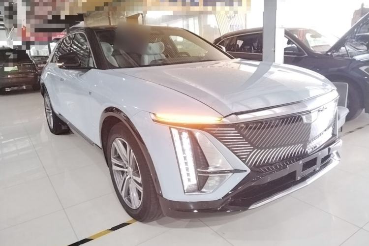 Used Cadillac LYRIQ 2022 Rear-Drive Long-Range Luxury Edition Front Right 45 Deg