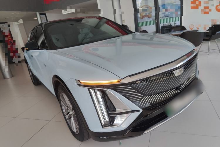 Used Cadillac LYRIQ 2022 Rear-Drive Long-Range Luxury Edition Front Right 45 Deg