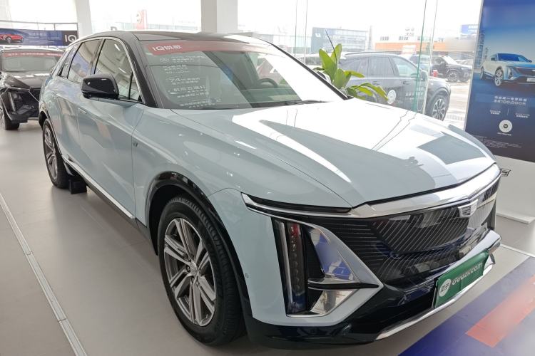 Used Cadillac LYRIQ 2022 Rear-Drive Long-Range Luxury Edition Front Right 45 Deg