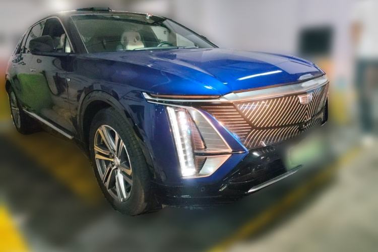 Used Cadillac LYRIQ 2022 Rear-Drive Long-Range Luxury Edition Front Right 45 Deg