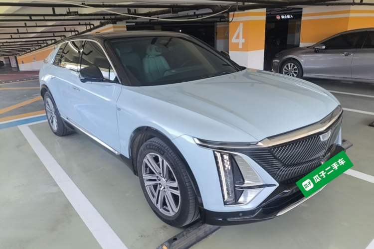 Used Cadillac LYRIQ 2022 Rear-Drive Long-Range Luxury Edition Front Right 45 Deg