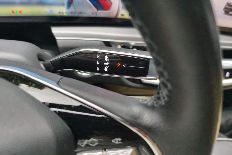 Used Cadillac LYRIQ 2022 Rear-Drive Long-Range Prestige Edition Gear Lever