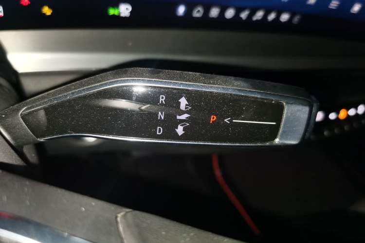 Used Cadillac LYRIQ 2022 Rear-Drive Long-Range Luxury Edition Gear Lever
