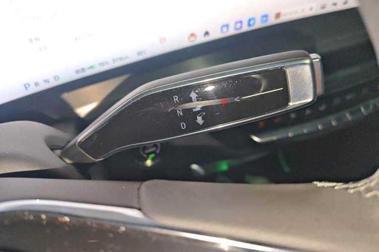 Used Cadillac LYRIQ 2022 Rear-Drive Long-Range Luxury Edition Gear Lever