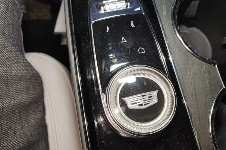 Used Cadillac LYRIQ 2022 Rear-Drive Long-Range Luxury Edition Gear Lever