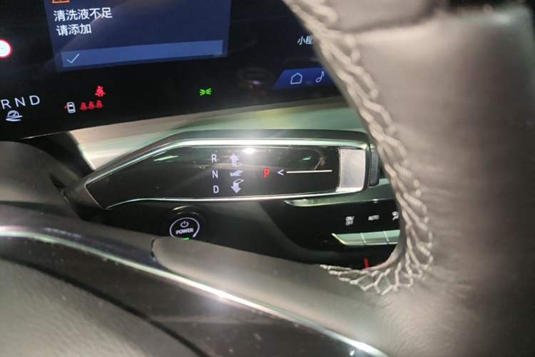 Used Cadillac LYRIQ 2022 Rear-Drive Long-Range Luxury Edition Gear Lever