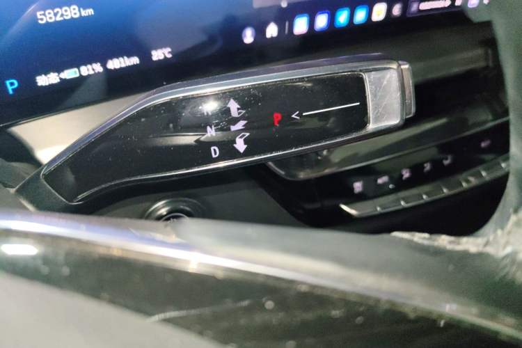 Used Cadillac LYRIQ 2022 Rear-Drive Long-Range Luxury Edition Gear Lever