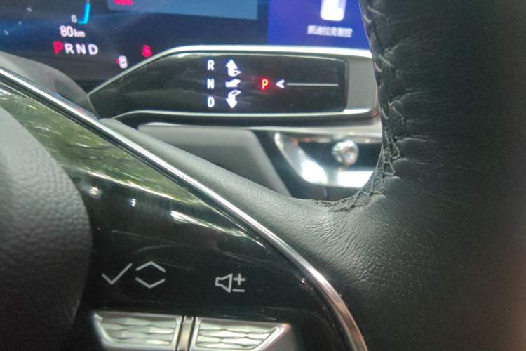 Used Cadillac LYRIQ 2022 Rear-Drive Long-Range Luxury Edition Gear Lever