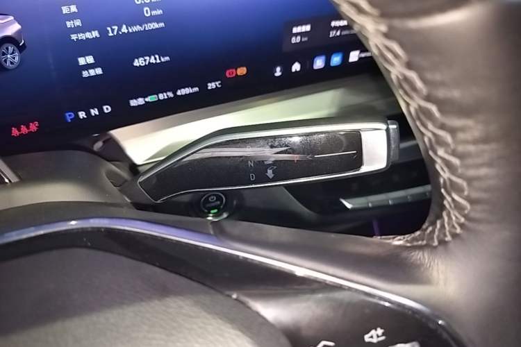 Used Cadillac LYRIQ 2022 Rear-Drive Long-Range Luxury Edition Gear Lever