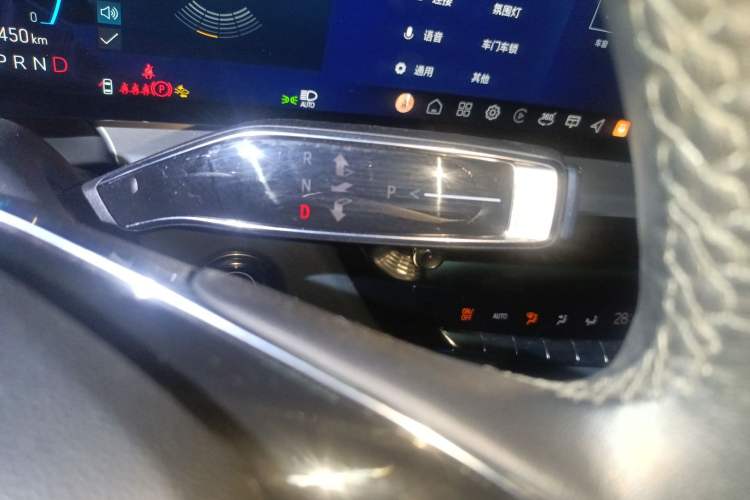 Used Cadillac LYRIQ 2022 Rear-Drive Long-Range Prestige Edition Gear Lever