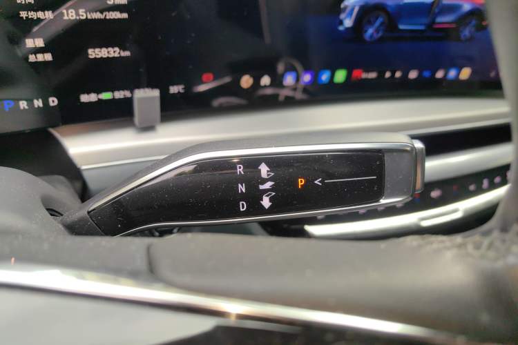 Used Cadillac LYRIQ 2022 Four-Wheel-Drive High-Performance Deluxe Edition Gear Lever