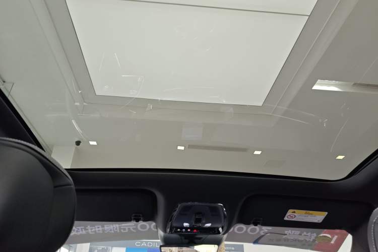 Used Cadillac LYRIQ 2022 Rear-Drive Long-Range Luxury Edition Headliner