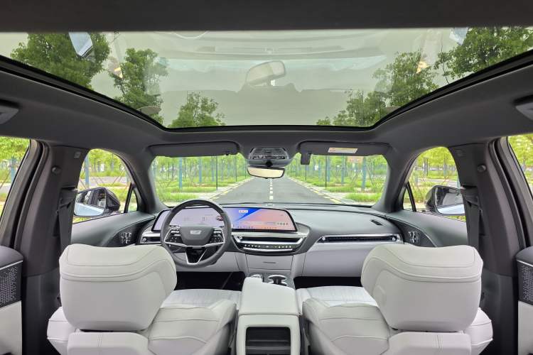 Used Cadillac LYRIQ 2022 Rear-Drive Long-Range Luxury Edition Headliner