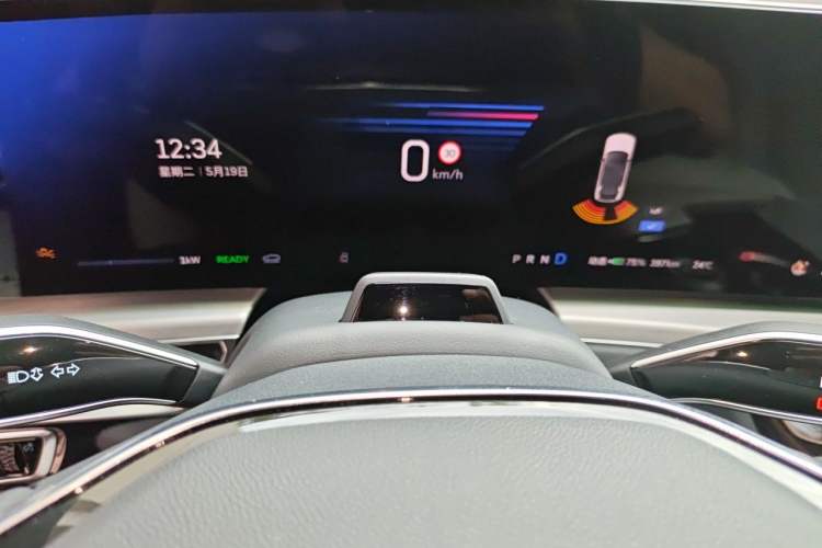 Used Cadillac LYRIQ 2022 Rear-Drive Long-Range Luxury Edition Instrument Cluster