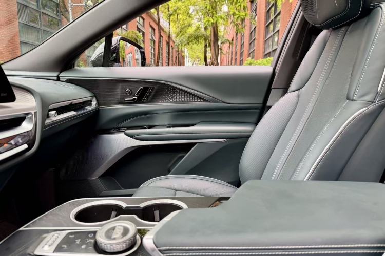Used Cadillac LYRIQ 2022 Rear-Drive Long-Range Prestige Edition Interior 1