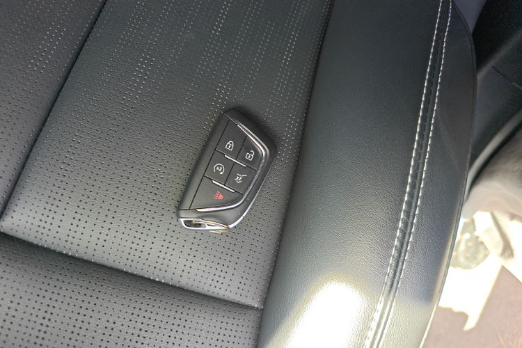 Used Cadillac LYRIQ 2022 Rear-Drive Long-Range Luxury Edition Interior 1