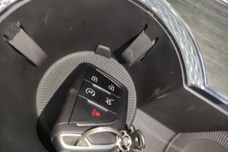Used Cadillac LYRIQ 2022 Rear-Drive Long-Range Luxury Edition Interior 1