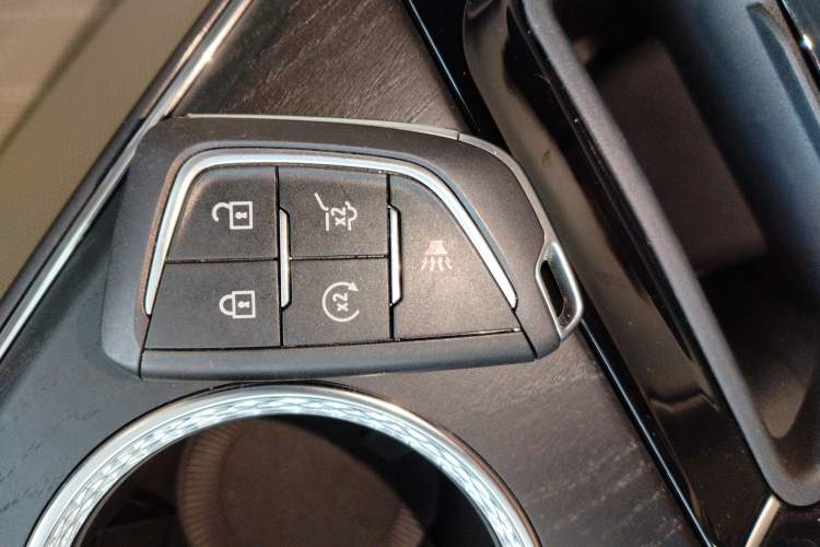 Used Cadillac LYRIQ 2022 Four-Wheel-Drive High-Performance Deluxe Edition Interior 1