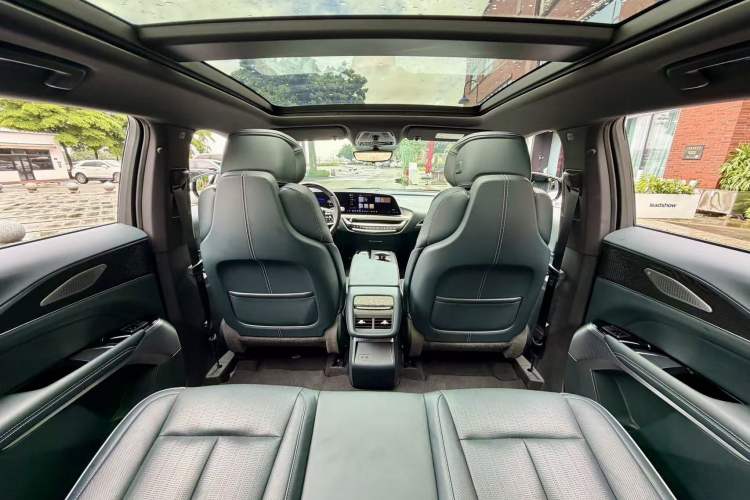 Used Cadillac LYRIQ 2022 Rear-Drive Long-Range Prestige Edition Interior 2