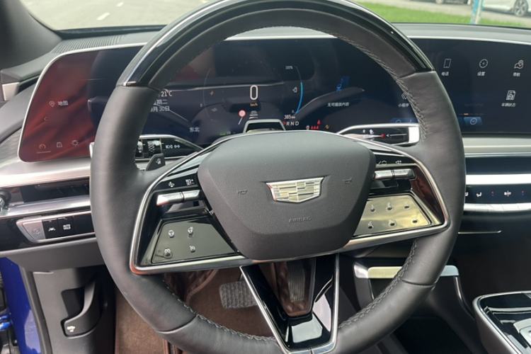 Used Cadillac LYRIQ 2022 Rear-Drive Long-Range Luxury Edition Interior 2