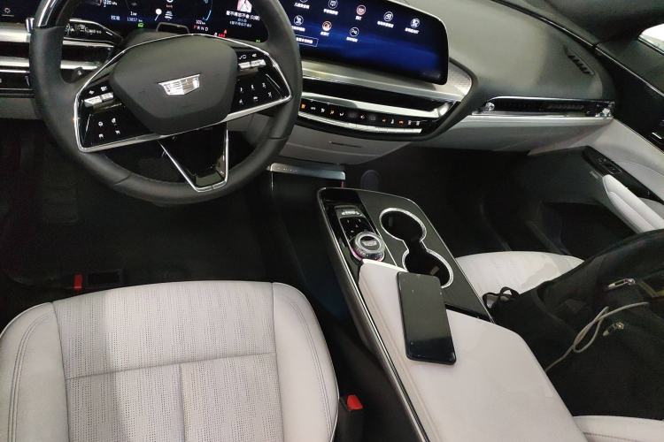 Used Cadillac LYRIQ 2022 Rear-Drive Long-Range Luxury Edition Interior 2