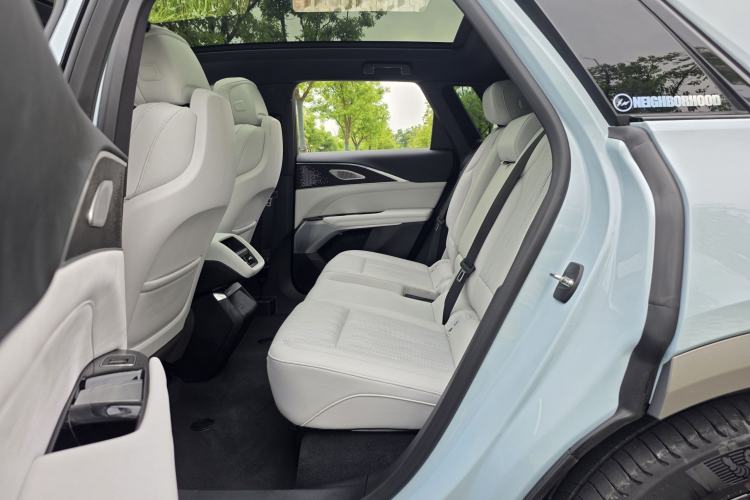 Used Cadillac LYRIQ 2022 Rear-Drive Long-Range Luxury Edition Interior 2
