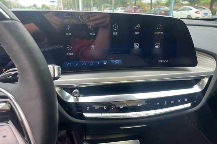 Used Cadillac LYRIQ 2022 Rear-Drive Long-Range Luxury Edition Interior 3