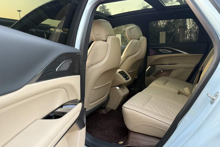 Used Cadillac LYRIQ 2022 Rear-Drive Long-Range Prestige Edition Interior 3