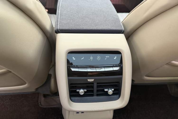 Used Cadillac LYRIQ 2022 Rear-Drive Long-Range Prestige Edition Interior 4