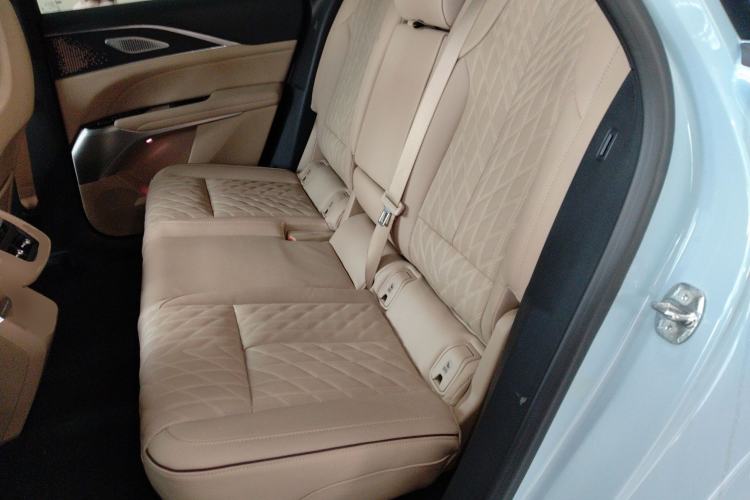 Used Cadillac LYRIQ 2022 Four-Wheel-Drive High-Performance Deluxe Edition Interior 4