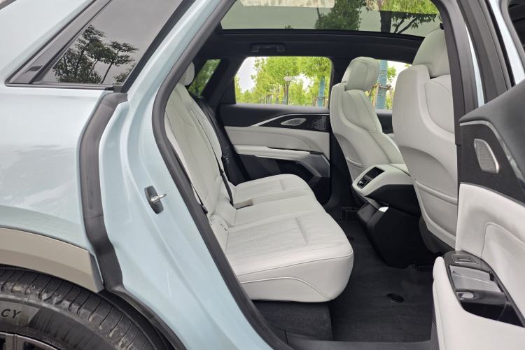 Used Cadillac LYRIQ 2022 Rear-Drive Long-Range Luxury Edition Interior 6