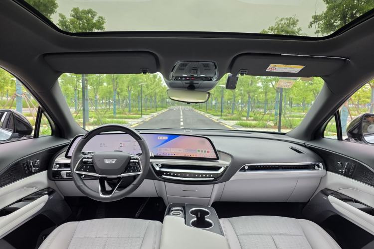 Used Cadillac LYRIQ 2022 Rear-Drive Long-Range Luxury Edition Interior 9