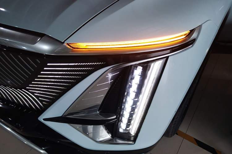 Used Cadillac LYRIQ 2022 Rear-Drive Long-Range Luxury Edition Left Front Headlight