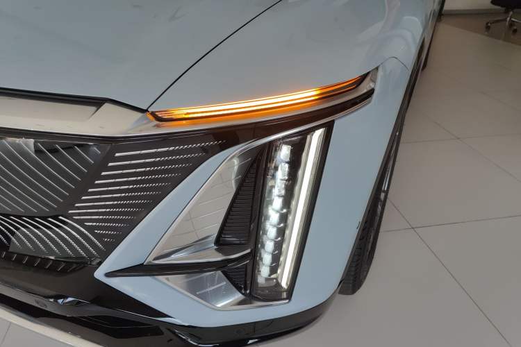 Used Cadillac LYRIQ 2022 Rear-Drive Long-Range Luxury Edition Left Front Headlight