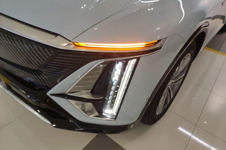 Used Cadillac LYRIQ 2022 Rear-Drive Long-Range Luxury Edition Left Front Headlight