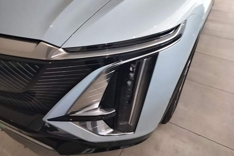 Used Cadillac LYRIQ 2022 Rear-Drive Long-Range Luxury Edition Left Front Headlight