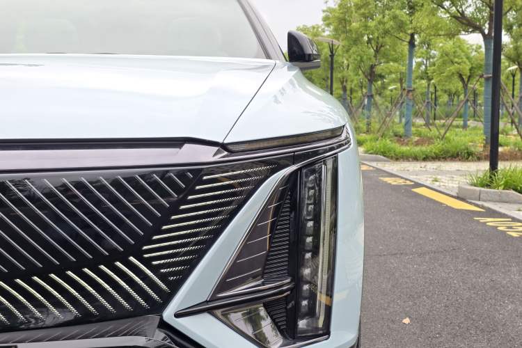 Used Cadillac LYRIQ 2022 Rear-Drive Long-Range Luxury Edition Left Front Headlight