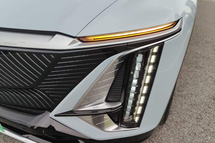 Used Cadillac LYRIQ 2022 Rear-Drive Long-Range Luxury Edition Left Front Headlight