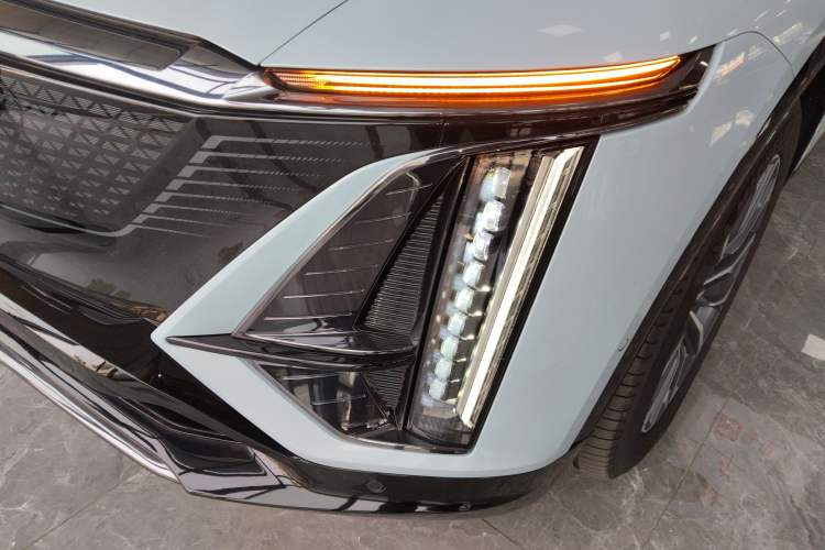 Used Cadillac LYRIQ 2022 Four-Wheel-Drive High-Performance Deluxe Edition Left Front Headlight