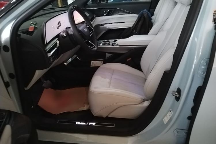 Used Cadillac LYRIQ 2022 Rear-Drive Long-Range Luxury Edition Left Front Seat