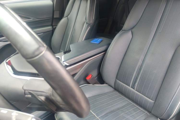 Used Cadillac LYRIQ 2022 Four-Wheel-Drive High-Performance Deluxe Edition Left Front Seat