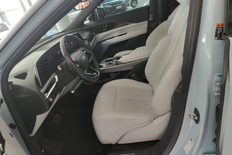Used Cadillac LYRIQ 2022 Rear-Drive Long-Range Luxury Edition Left Front Seat