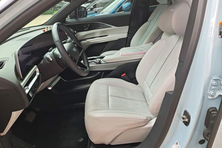 Used Cadillac LYRIQ 2022 Rear-Drive Long-Range Luxury Edition Left Front Seat