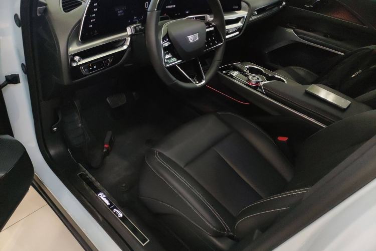 Used Cadillac LYRIQ 2022 Rear-Drive Long-Range Luxury Edition Left Front Seat