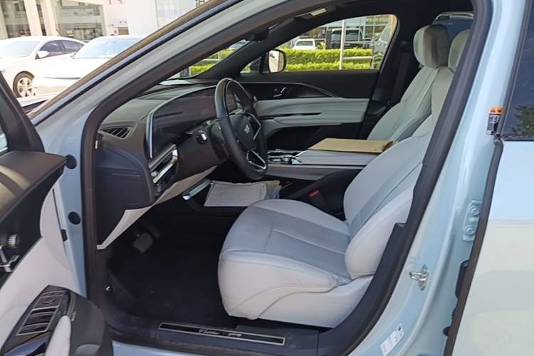 Used Cadillac LYRIQ 2022 Rear-Drive Long-Range Luxury Edition Left Front Seat