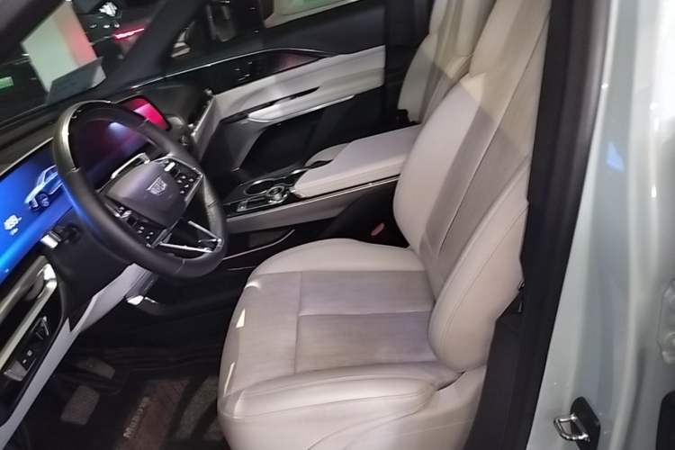 Used Cadillac LYRIQ 2022 Rear-Drive Long-Range Luxury Edition Left Front Seat