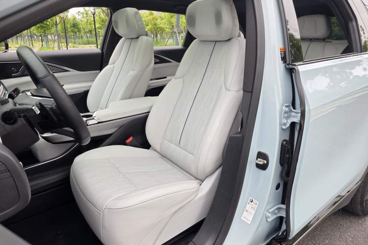 Used Cadillac LYRIQ 2022 Rear-Drive Long-Range Luxury Edition Left Front Seat