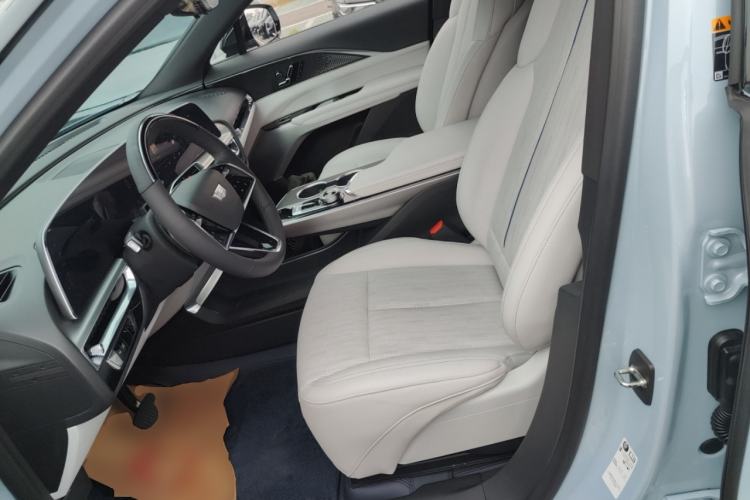 Used Cadillac LYRIQ 2022 Rear-Drive Long-Range Luxury Edition Left Front Seat