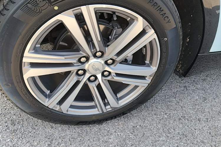 Used Cadillac LYRIQ 2022 Rear-Drive Long-Range Prestige Edition Left Front Wheel Hub