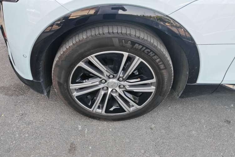 Used Cadillac LYRIQ 2022 Four-Wheel-Drive High-Performance Deluxe Edition Left Front Wheel Hub